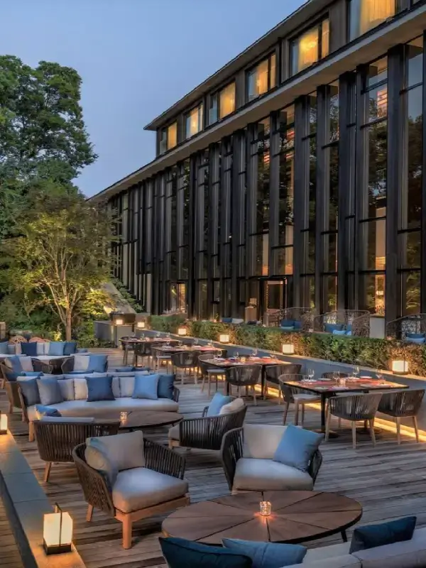 Sky High Dining Experience with Rooftop Restaurants